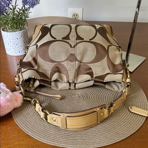 Coach Vintage Brown and Tan Shoulder Bag - Picture 6 of 12